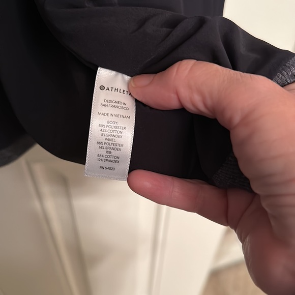 Women’s Athleta Zip Up Jacket. Size Large - Picture 7 of 8